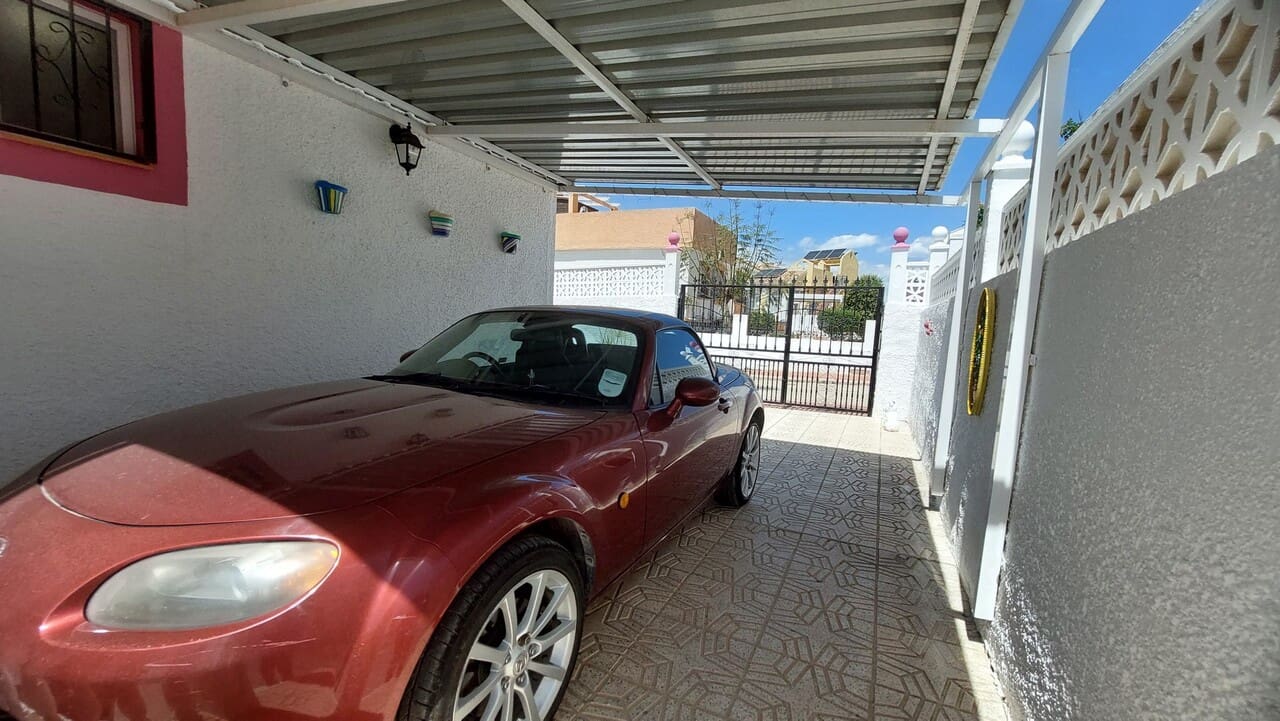 Chalet de 3 habitaciones en Camposol en venta con piscina - 285.000 € (Ref: 9819379)