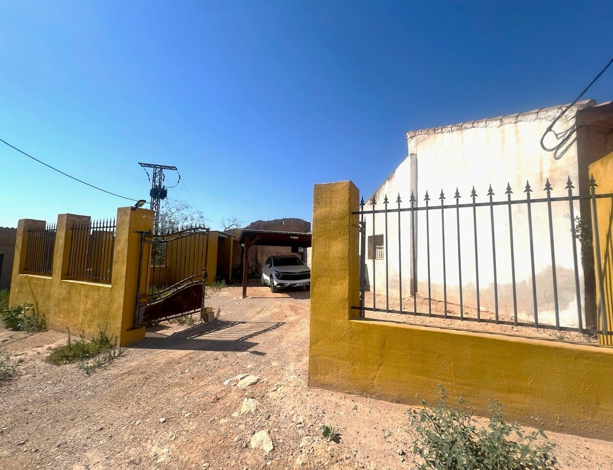 4 Zimmer Villa zu verkaufen in La Pinilla mit Pool - 220.000 € (Ref: 9849952)