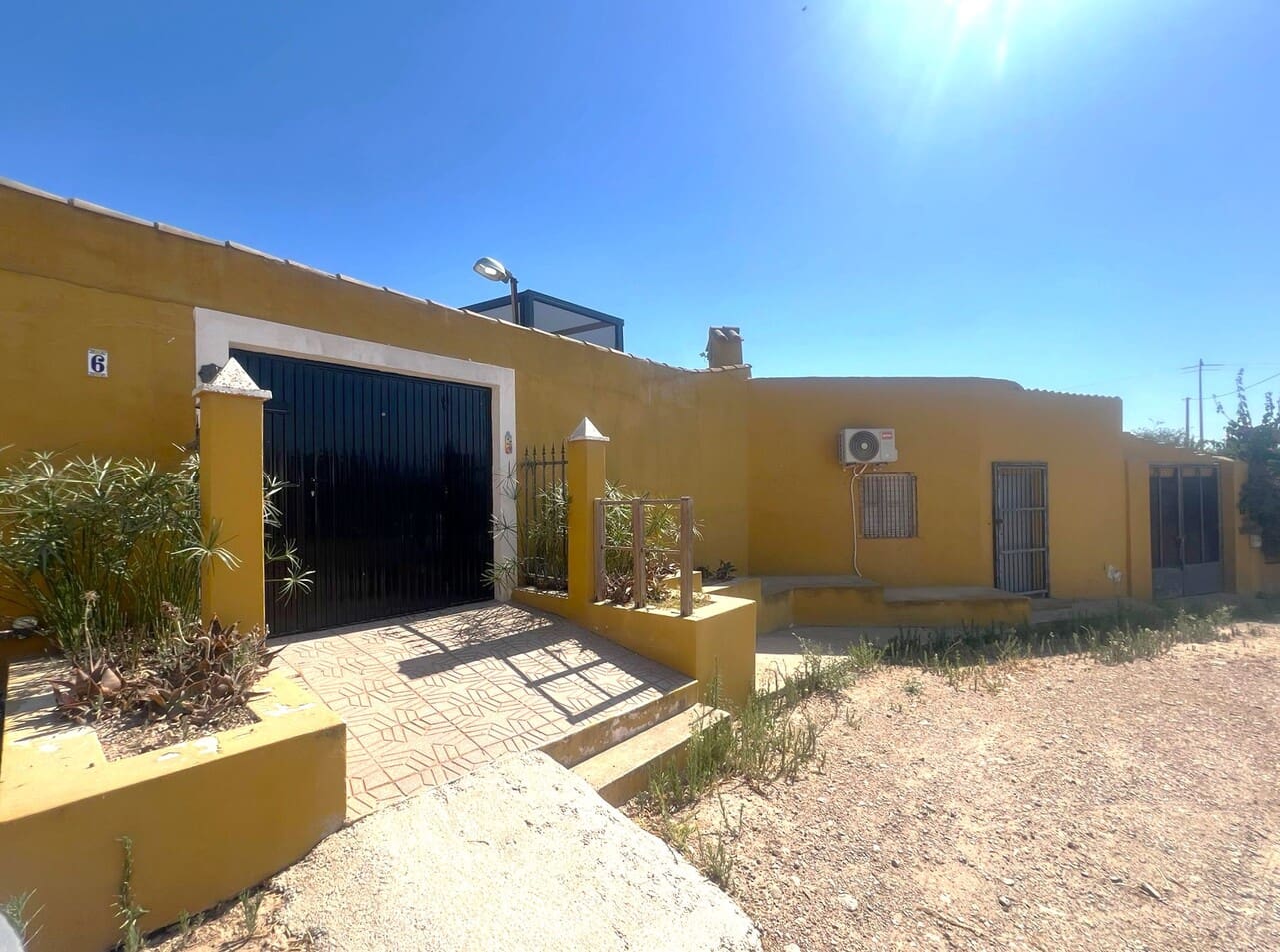 4 Zimmer Villa zu verkaufen in La Pinilla mit Pool - 220.000 € (Ref: 9849952)
