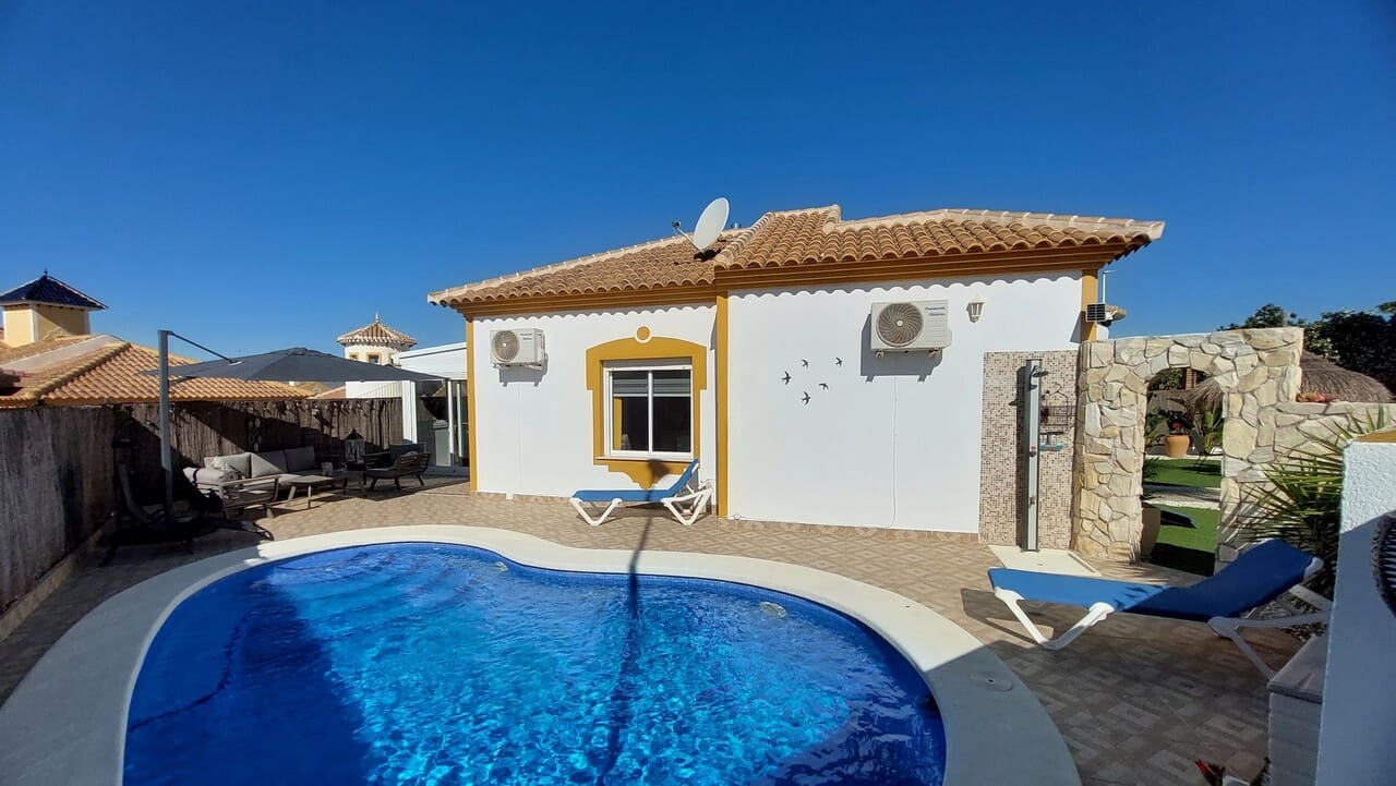 2 bedroom Villa for sale in Mazarron with pool - € 249,995 (Ref: 9854280)