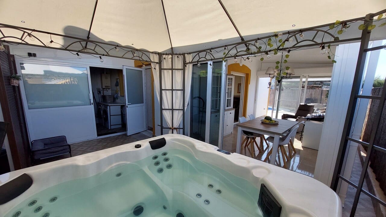 2 bedroom Villa for sale in Mazarron with pool - € 249,995 (Ref: 9854280)