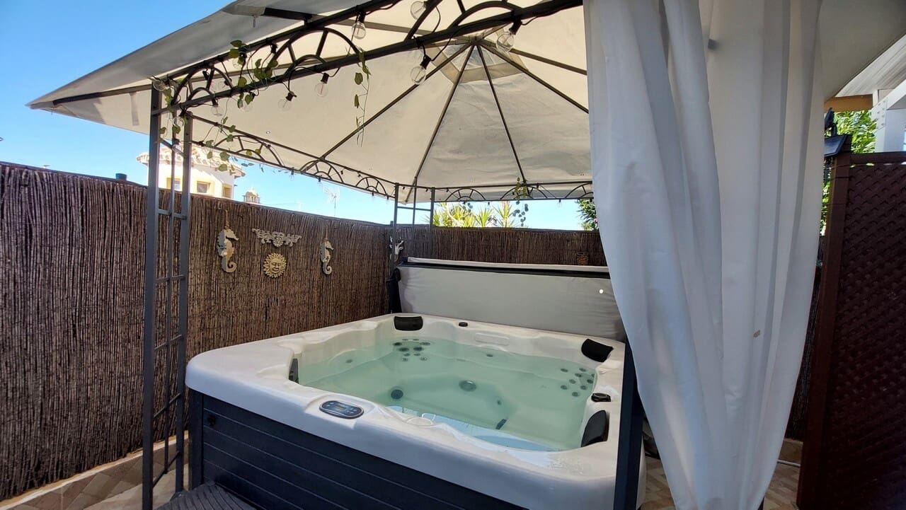 2 bedroom Villa for sale in Mazarron with pool - € 249,995 (Ref: 9854280)