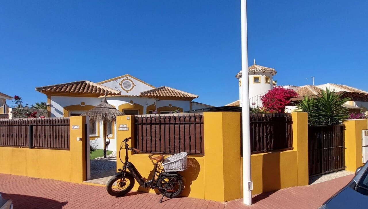 2 bedroom Villa for sale in Mazarron with pool - € 249,995 (Ref: 9854280)