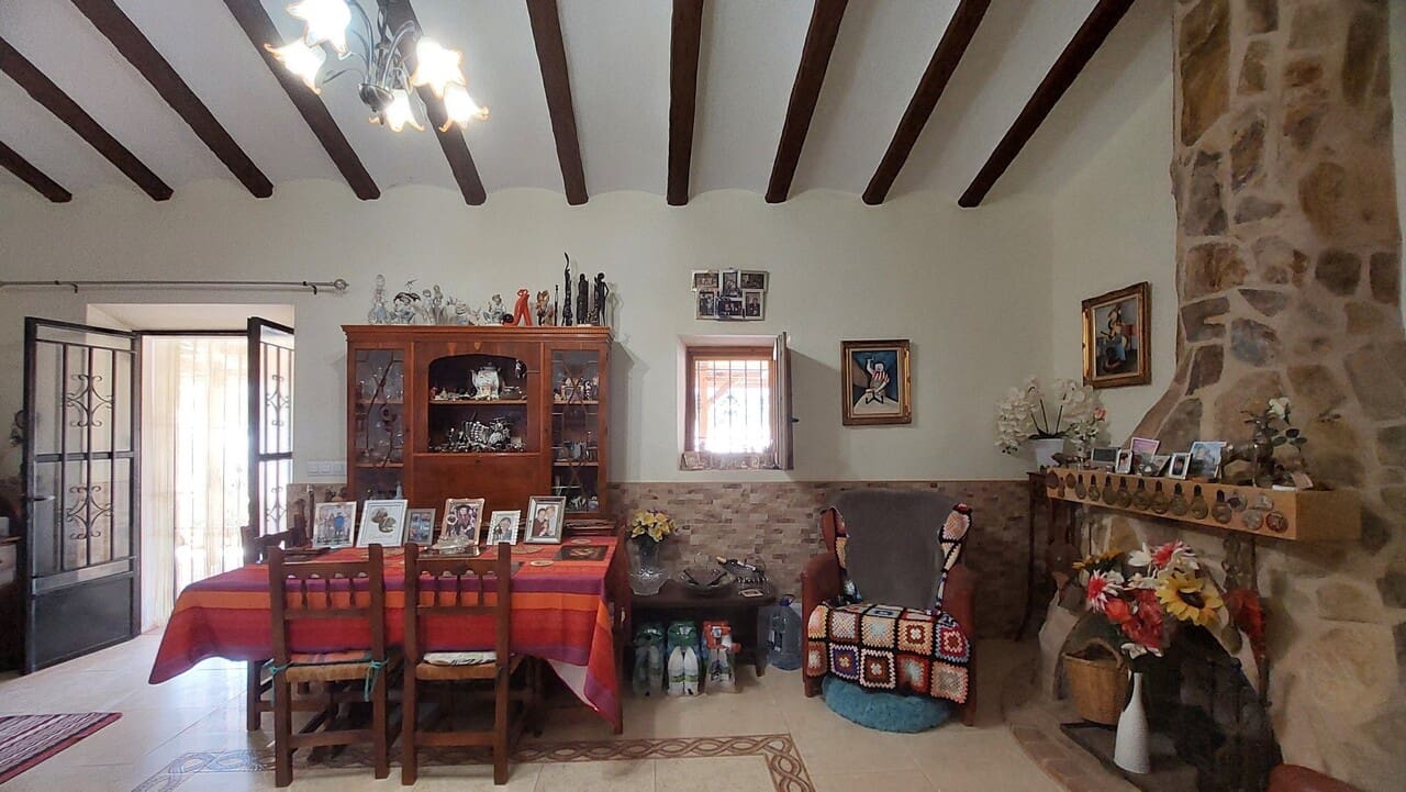 3 bedroom Finca/Country House for sale in Aguaderas with garage - € 369,950 (Ref: 9923113)