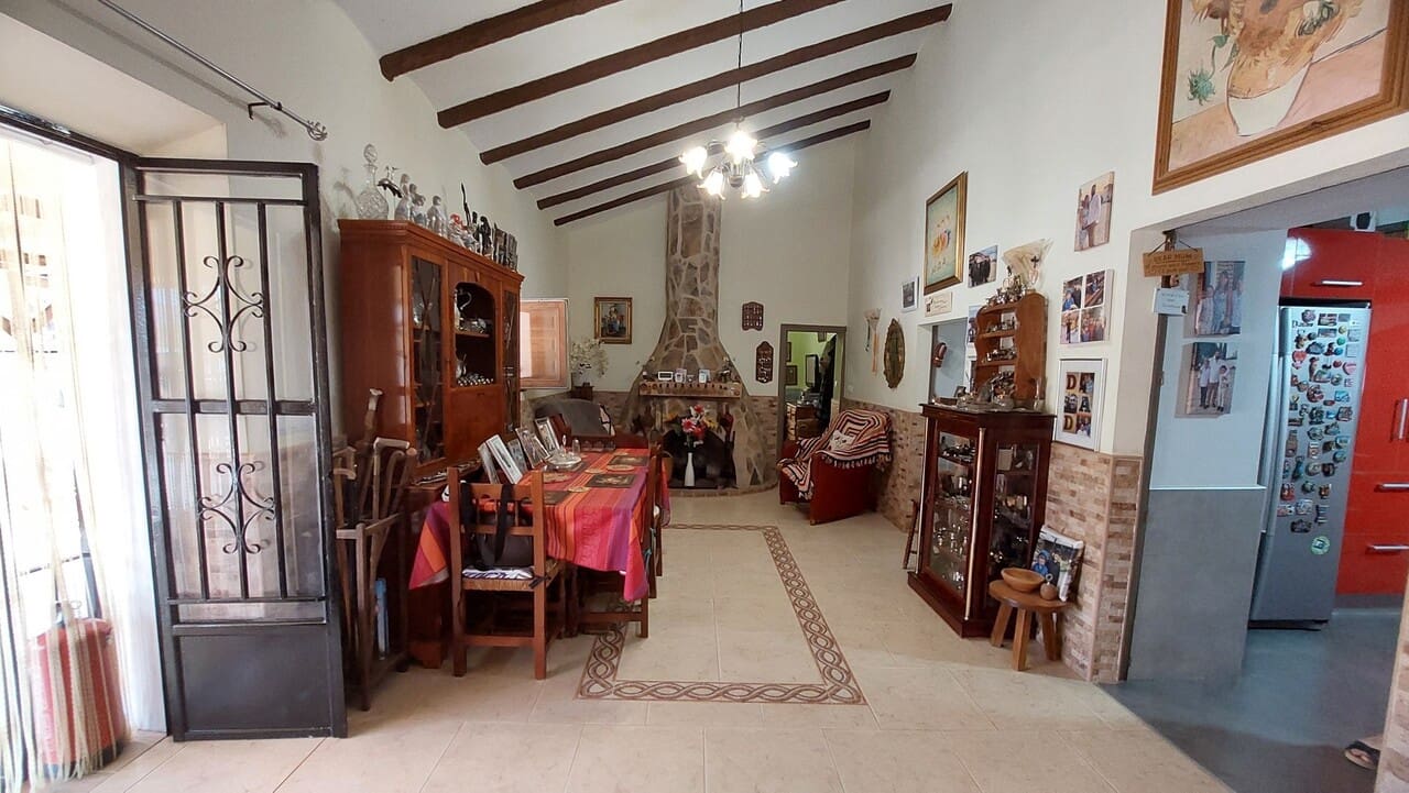 3 bedroom Finca/Country House for sale in Aguaderas with garage - € 369,950 (Ref: 9923113)