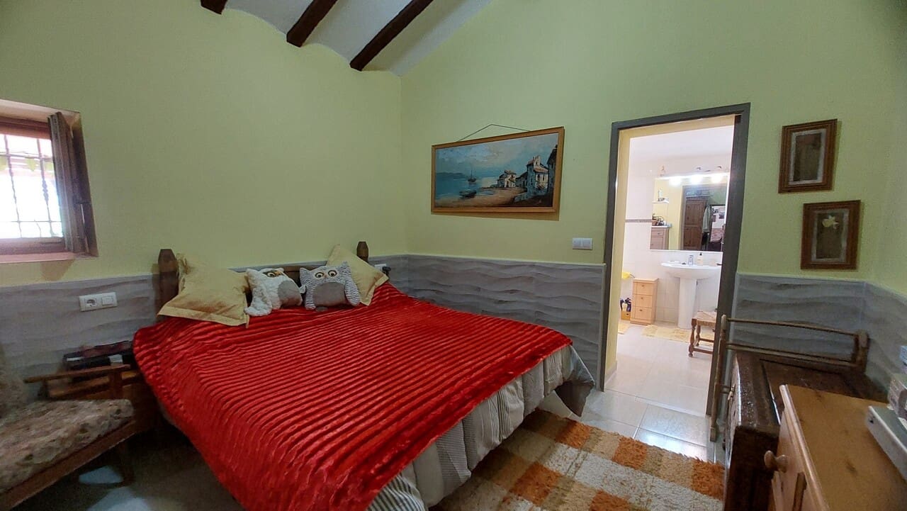 3 bedroom Finca/Country House for sale in Aguaderas with garage - € 369,950 (Ref: 9923113)