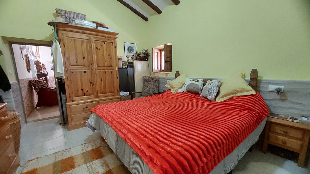3 bedroom Finca/Country House for sale in Aguaderas with garage - € 369,950 (Ref: 9923113)