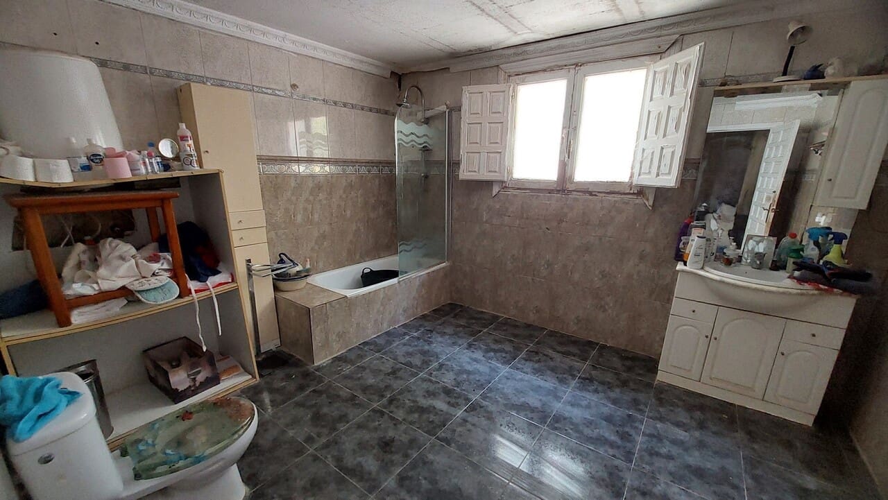 8 soveværelse Finca/Landehus til salg i Totana med swimmingpool - € 225.000 (Ref: 9950533)