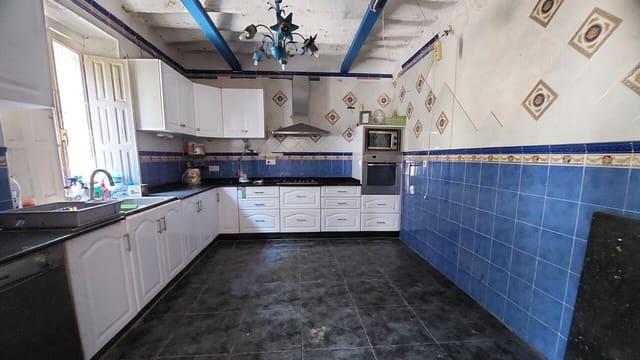 8 soveværelse Finca/Landehus til salg i Totana med swimmingpool - € 225.000 (Ref: 9950533)