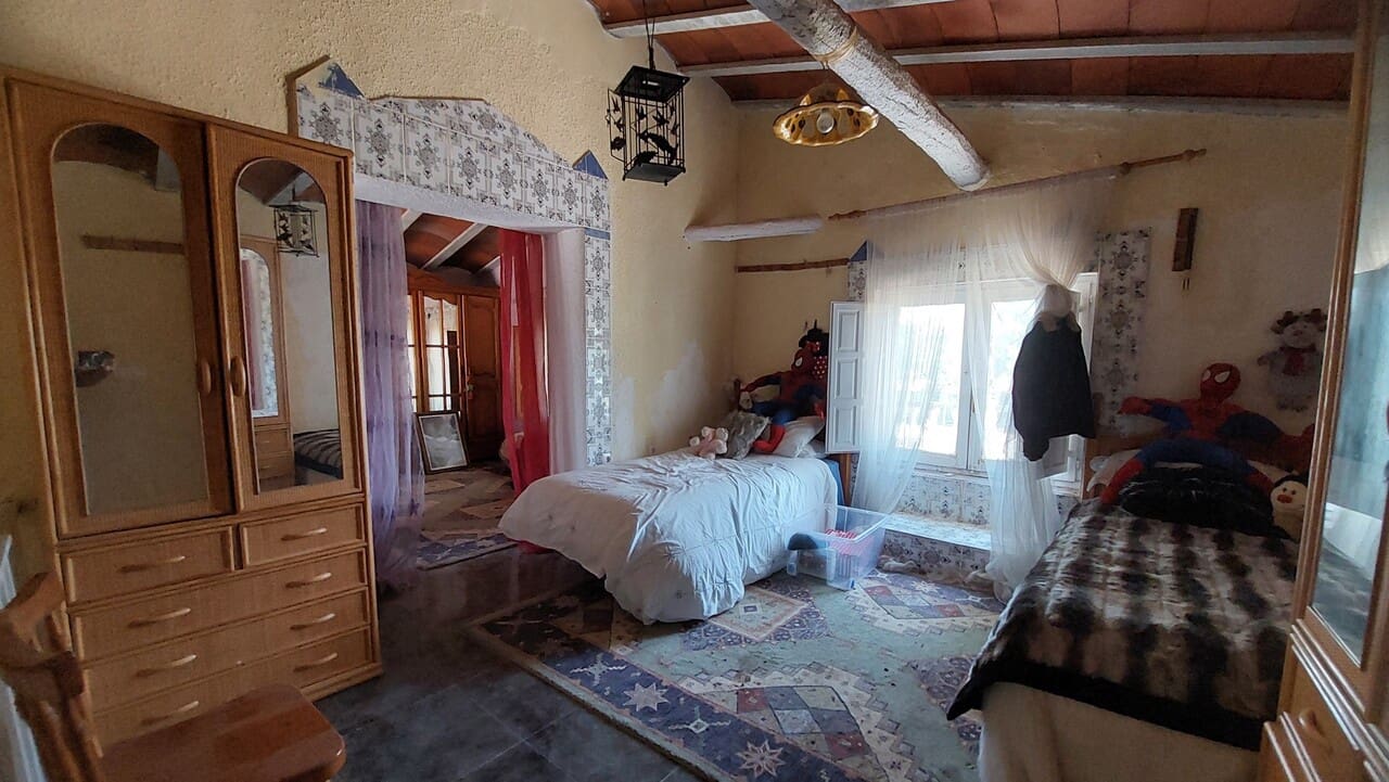 8 soveværelse Finca/Landehus til salg i Totana med swimmingpool - € 225.000 (Ref: 9950533)