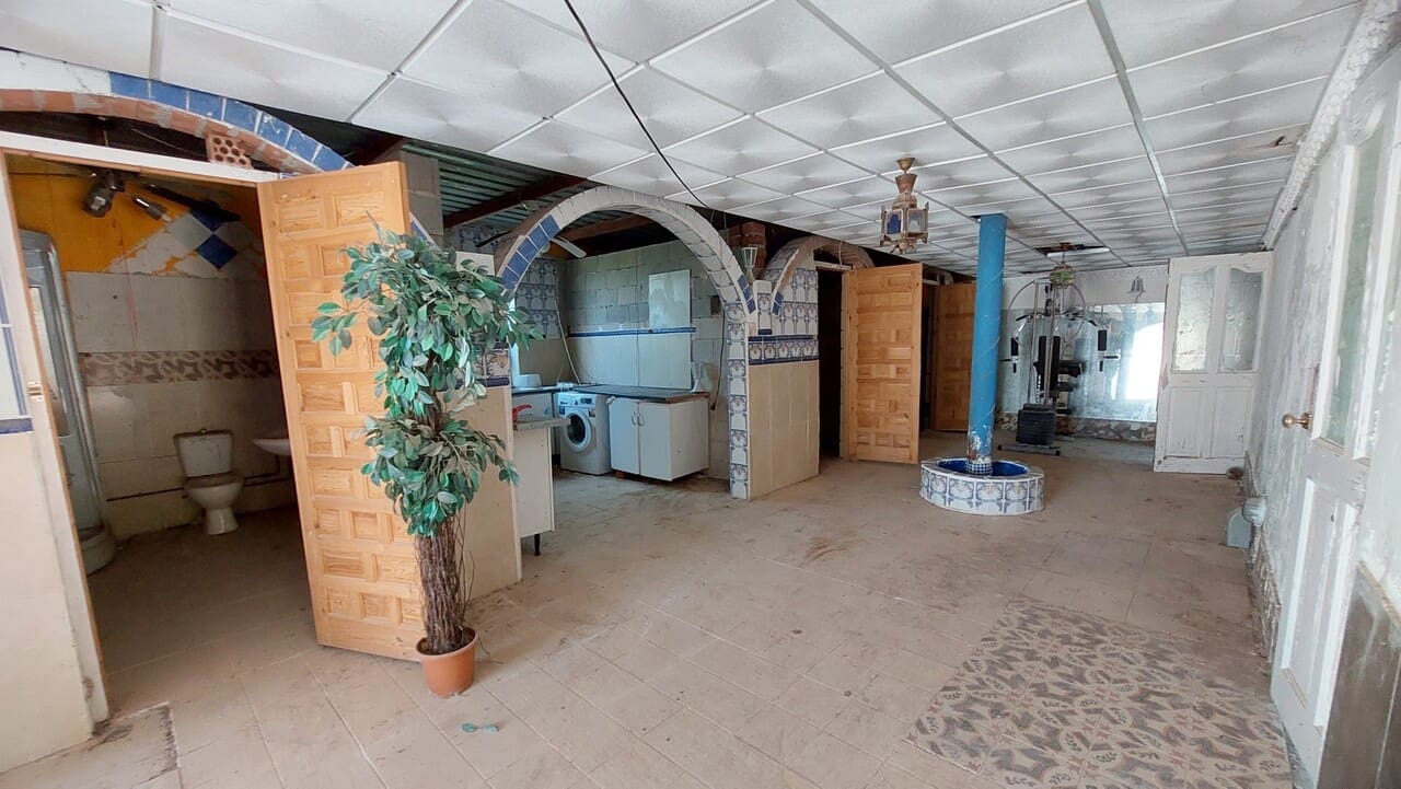 8 soveværelse Finca/Landehus til salg i Totana med swimmingpool - € 225.000 (Ref: 9950533)