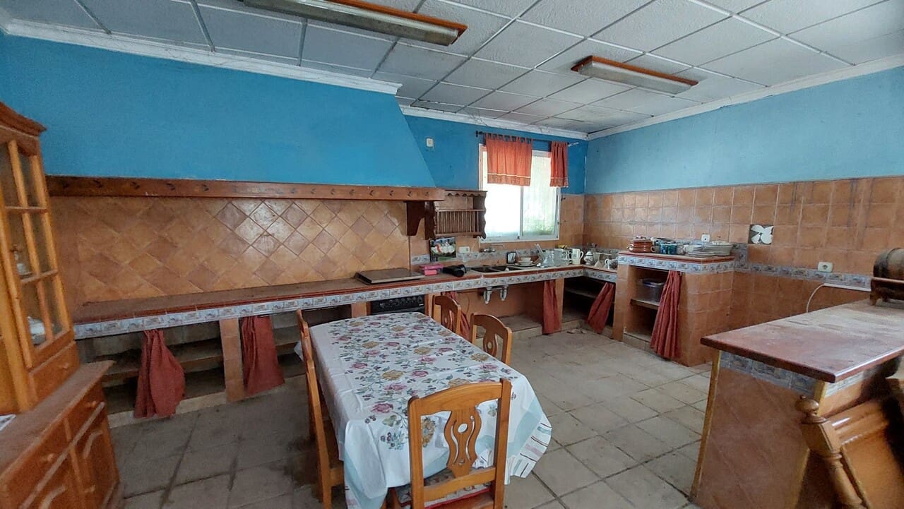 8 soveværelse Finca/Landehus til salg i Totana med swimmingpool - € 225.000 (Ref: 9950533)