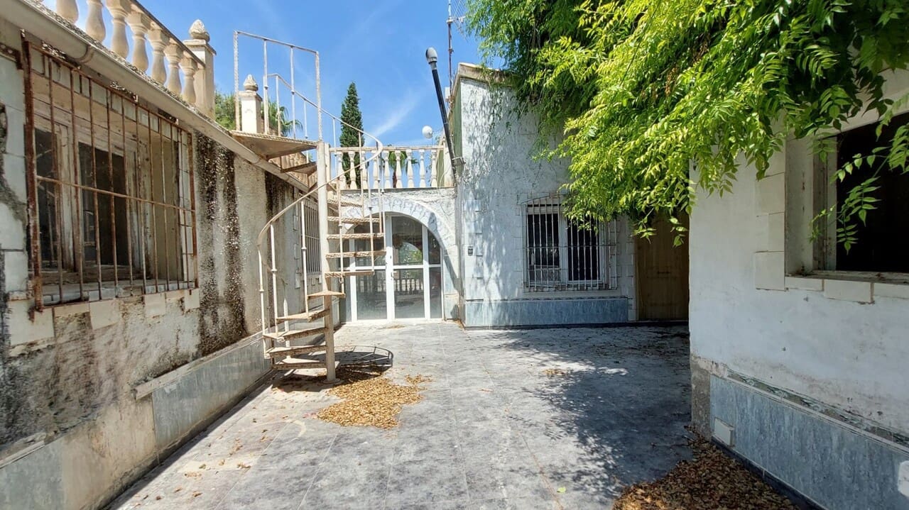 8 soveværelse Finca/Landehus til salg i Totana med swimmingpool - € 225.000 (Ref: 9950533)