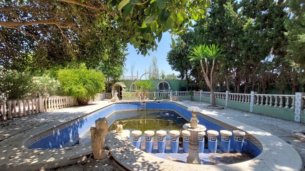 8 soveværelse Finca/Landehus til salg i Totana med swimmingpool - € 225.000 (Ref: 9950533)