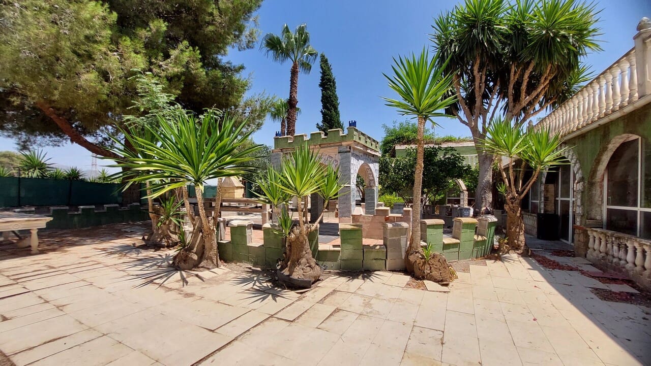 8 soveværelse Finca/Landehus til salg i Totana med swimmingpool - € 225.000 (Ref: 9950533)