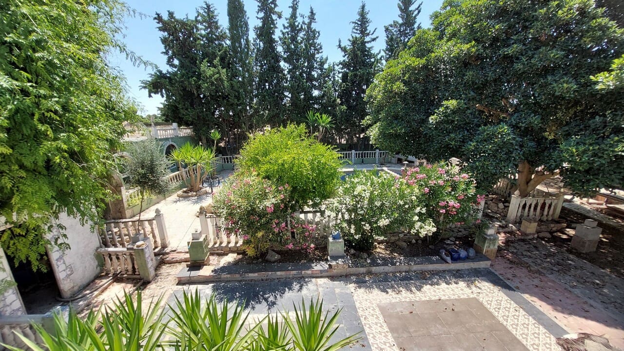 8 soveværelse Finca/Landehus til salg i Totana med swimmingpool - € 225.000 (Ref: 9950533)