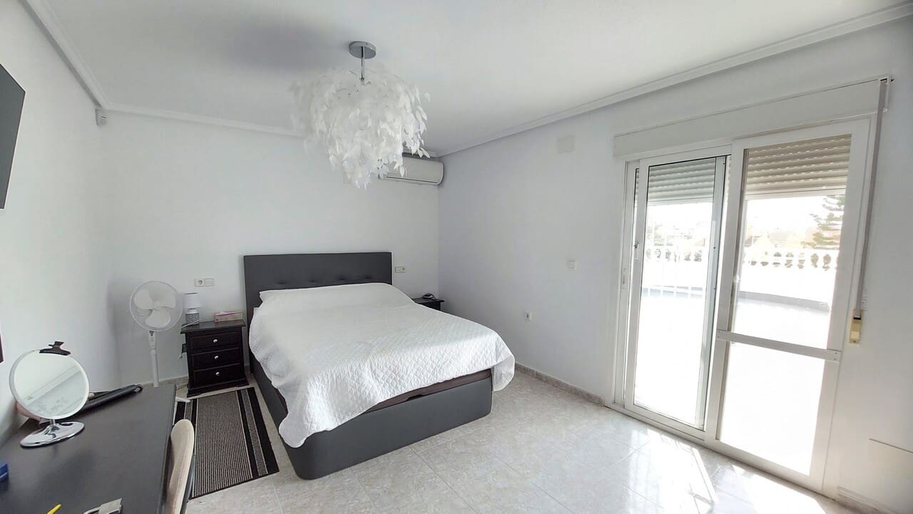 3 slaapkamer Villa te koop in Camposol met zwembad - € 239.995 (Ref: 9984030)