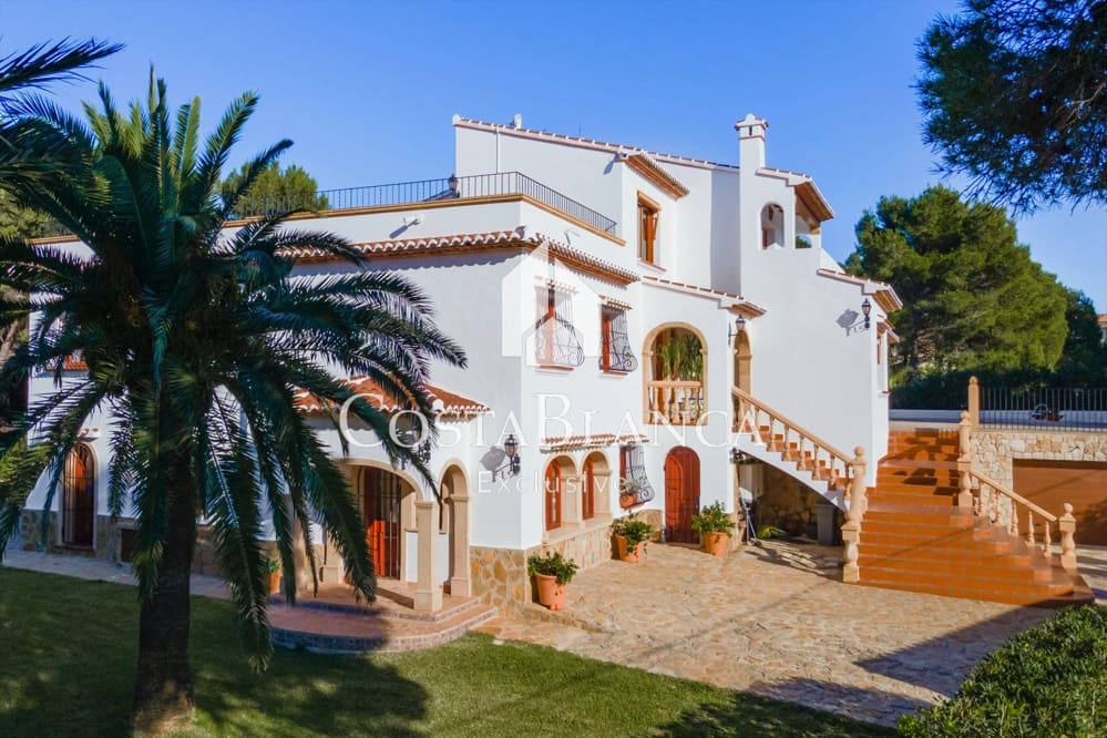 6 bedroom Villa for sale in Javea / Xabia - € 2,490,000 (Ref: 7698915)