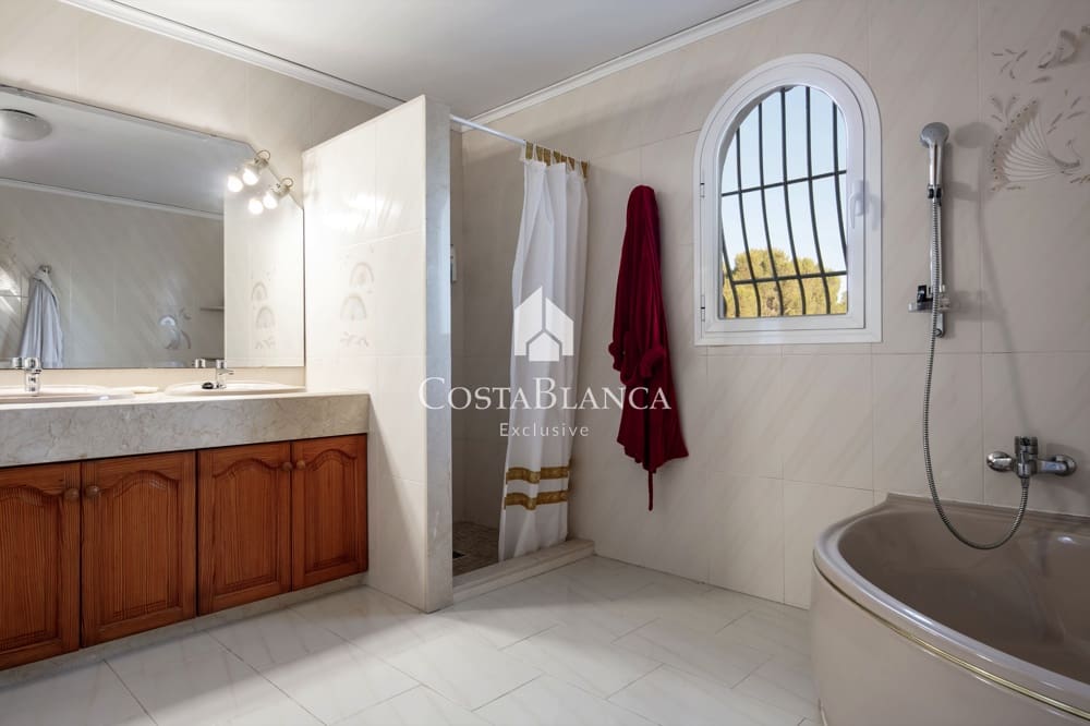 6 bedroom Villa for sale in Javea / Xabia - € 2,490,000 (Ref: 7698915)