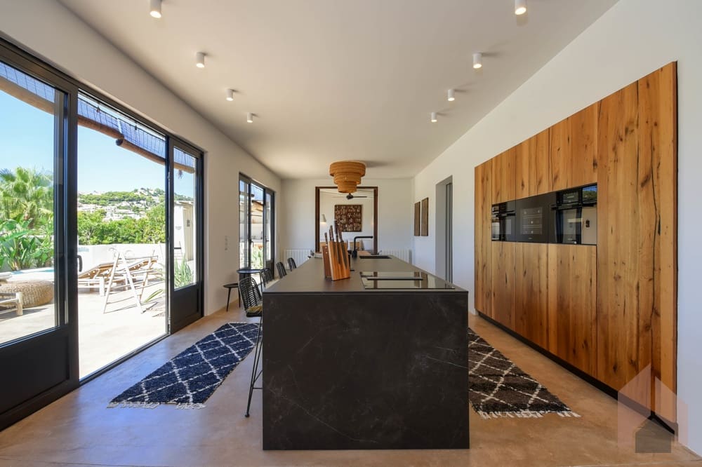 4 bedroom Villa for sale in Moraira - € 2,075,000 (Ref: 7698929)