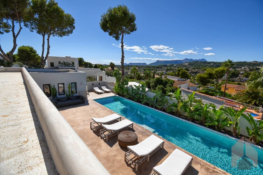 4 bedroom Villa for sale in Moraira - € 2,075,000 (Ref: 7698929)