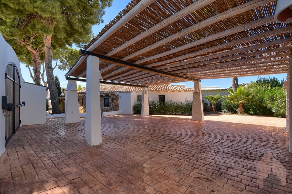 4 bedroom Villa for sale in Moraira - € 2,075,000 (Ref: 7698929)