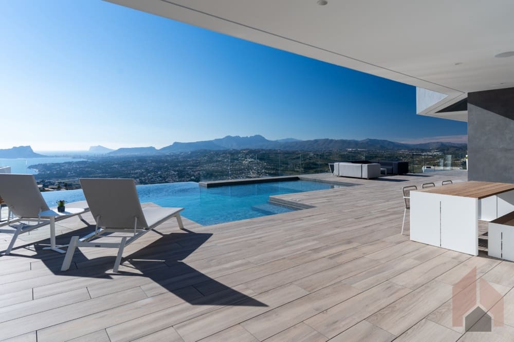 4 bedroom Villa for sale in Cumbre del Sol - € 2,950,000 (Ref: 8076333)