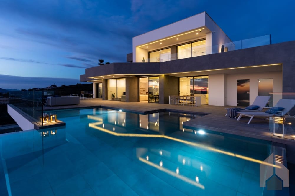 4 bedroom Villa for sale in Cumbre del Sol - € 2,950,000 (Ref: 8076333)