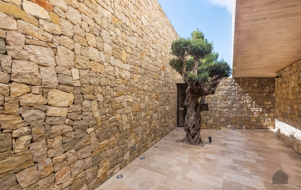 4 bedroom Villa for sale in Benissa - € 2,950,000 (Ref: 8550048)