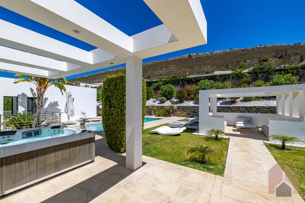 5 bedroom Villa for sale in Javea / Xabia - € 2,350,000 (Ref: 9511276)