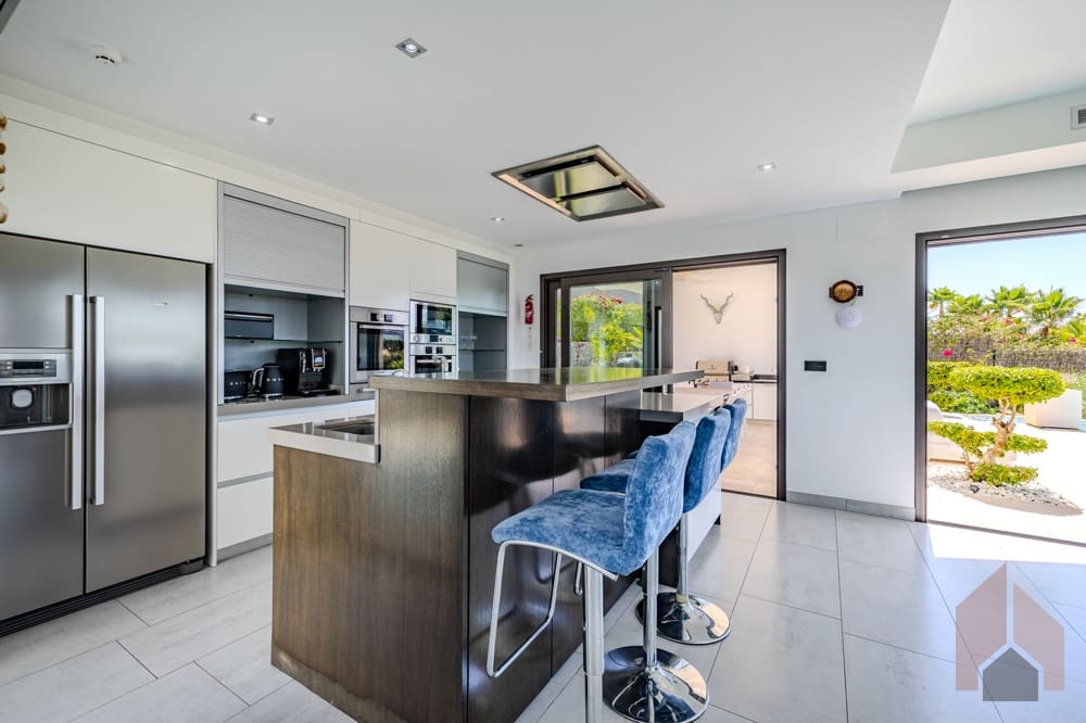 5 bedroom Villa for sale in Javea / Xabia - € 2,350,000 (Ref: 9511276)