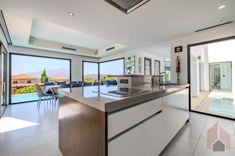 5 bedroom Villa for sale in Javea / Xabia - € 2,350,000 (Ref: 9511276)