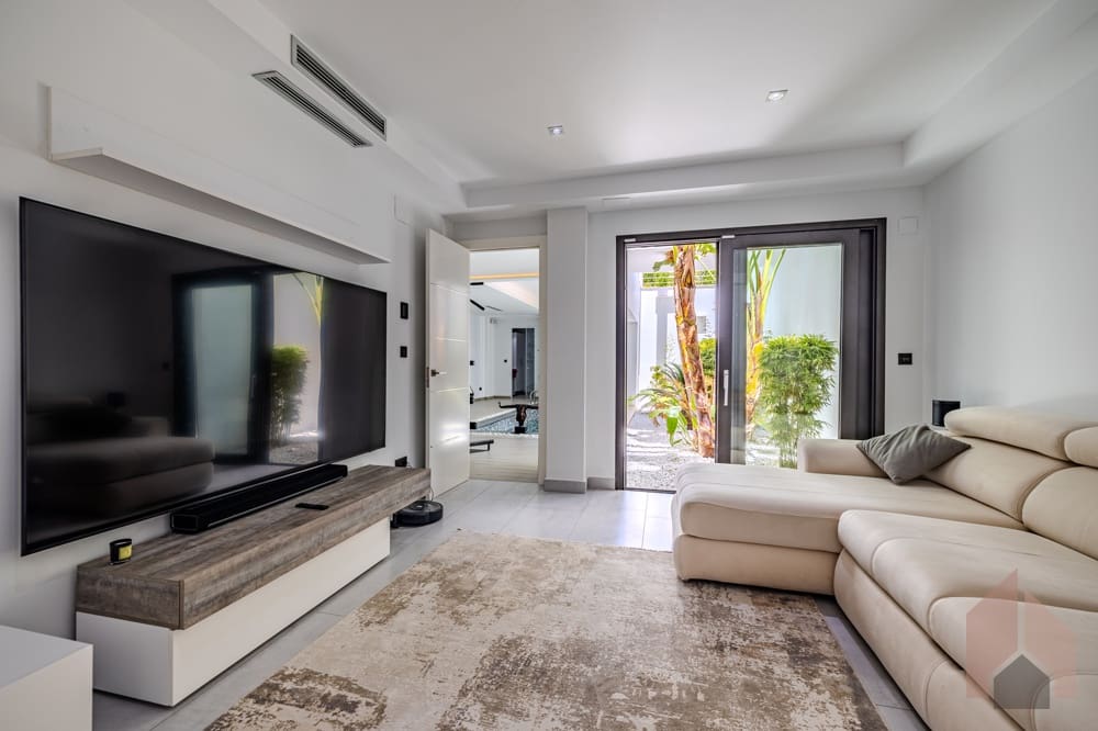 5 bedroom Villa for sale in Javea / Xabia - € 2,350,000 (Ref: 9511276)