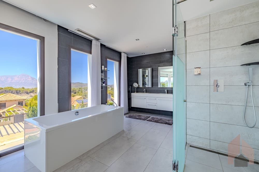 5 bedroom Villa for sale in Javea / Xabia - € 2,350,000 (Ref: 9511276)