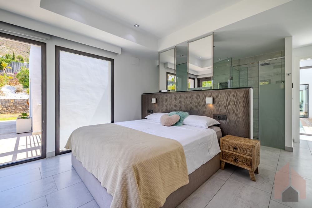 5 bedroom Villa for sale in Javea / Xabia - € 2,350,000 (Ref: 9511276)