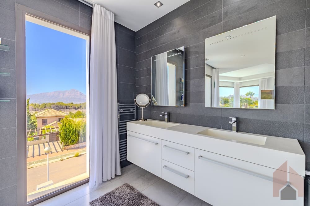 5 bedroom Villa for sale in Javea / Xabia - € 2,350,000 (Ref: 9511276)