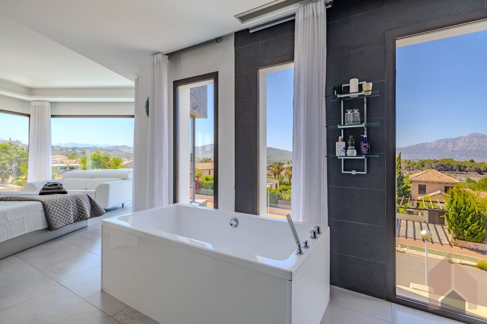 5 bedroom Villa for sale in Javea / Xabia - € 2,350,000 (Ref: 9511276)