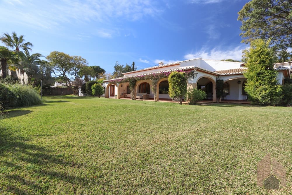6 bedroom Villa for sale in Javea / Xabia - € 1,900,000 (Ref: 9720650)