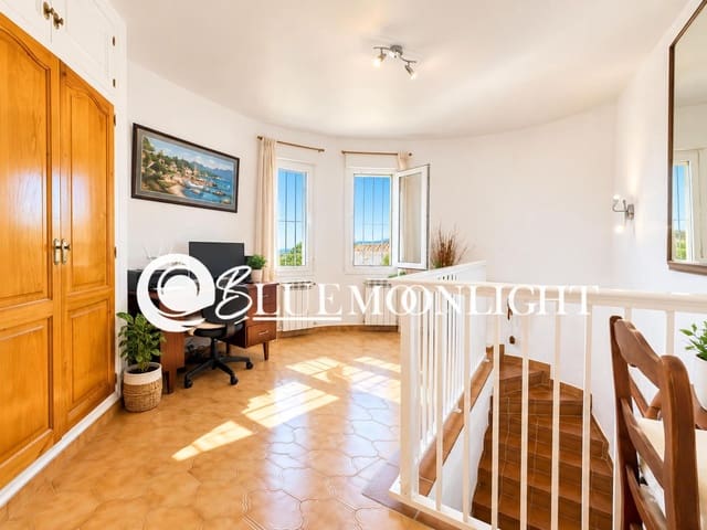 4 slaapkamer Villa te koop in Benicarló met garage - € 290.000 (Ref: 10160326)