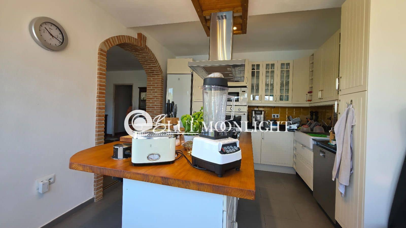 4 soverom Villa til salgs i Calig med svømmebasseng garasje - € 565 000 (Ref: 9866168)