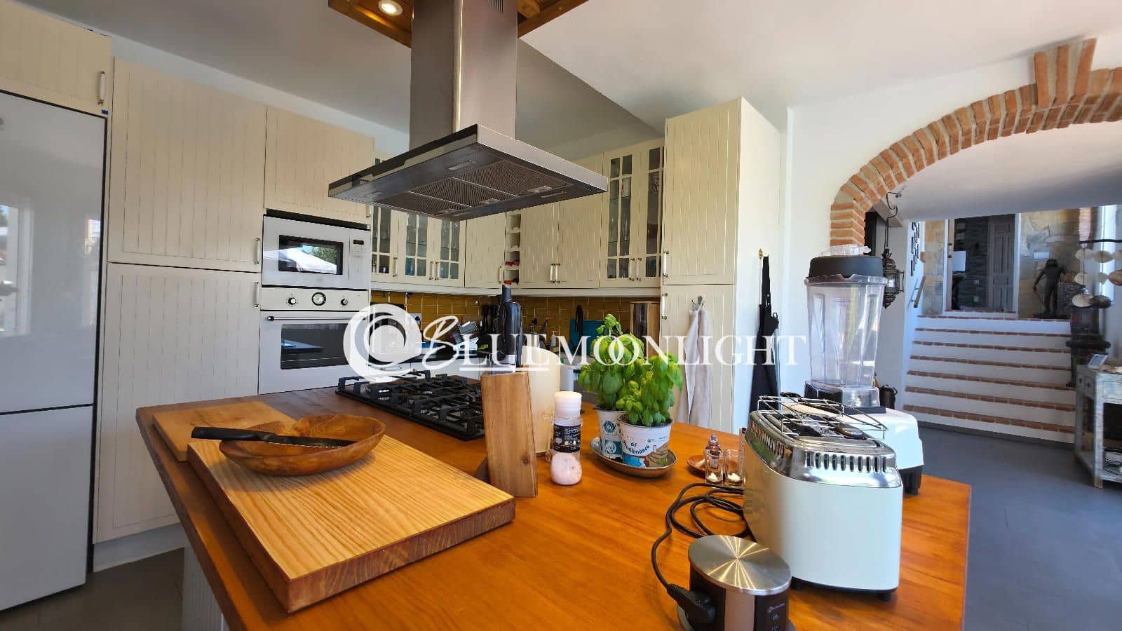 4 soverom Villa til salgs i Calig med svømmebasseng garasje - € 565 000 (Ref: 9866168)