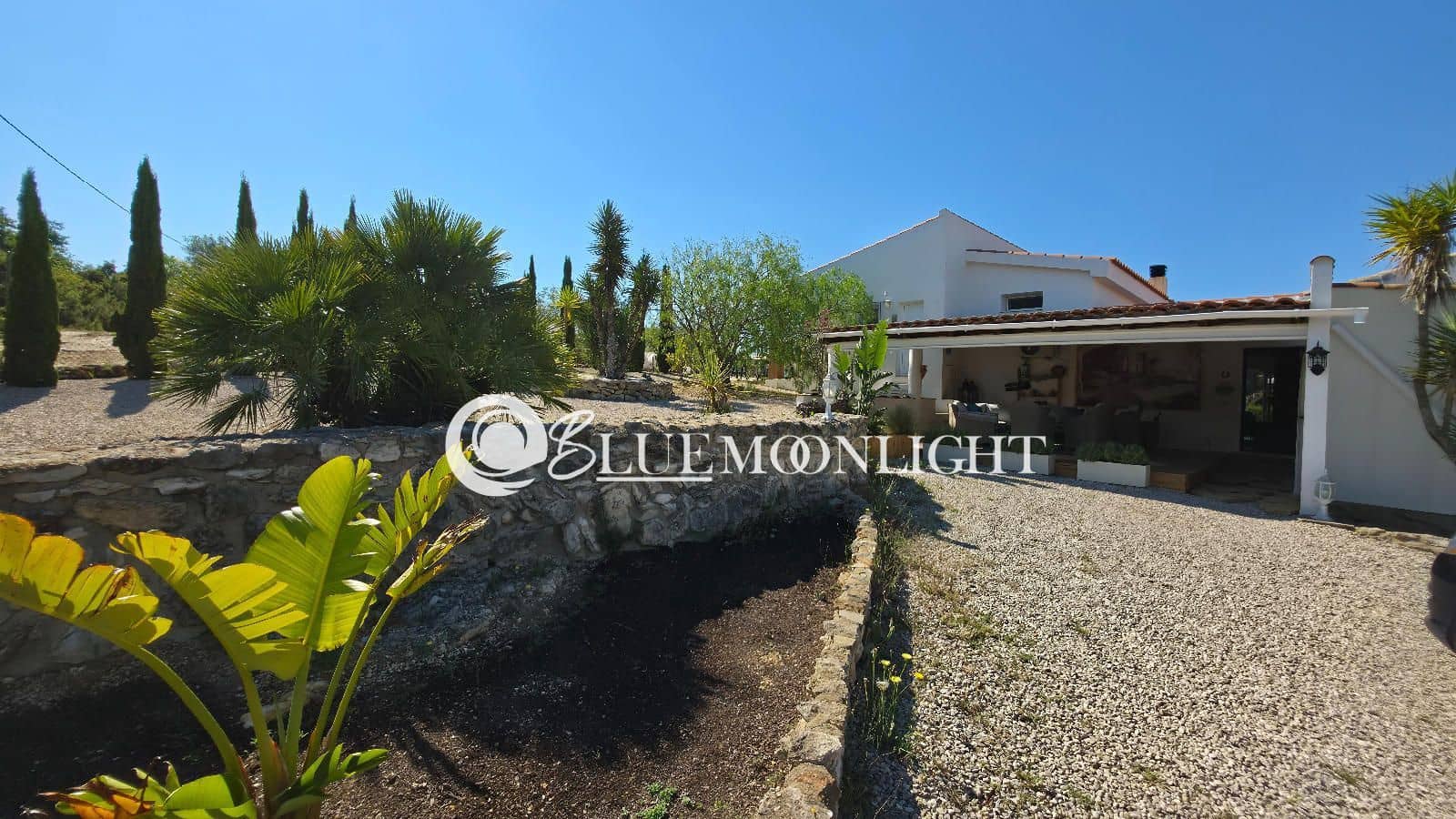 4 soverom Villa til salgs i Calig med svømmebasseng garasje - € 565 000 (Ref: 9866168)