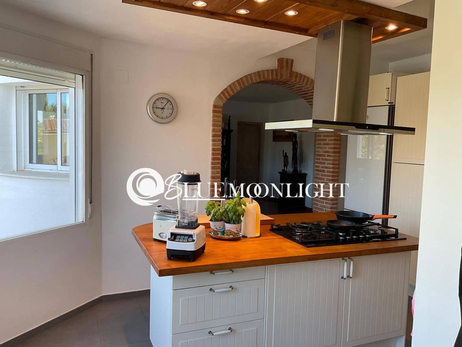3 bedroom Villa for sale in Calig with pool garage - € 565,000 (Ref: 9866168)