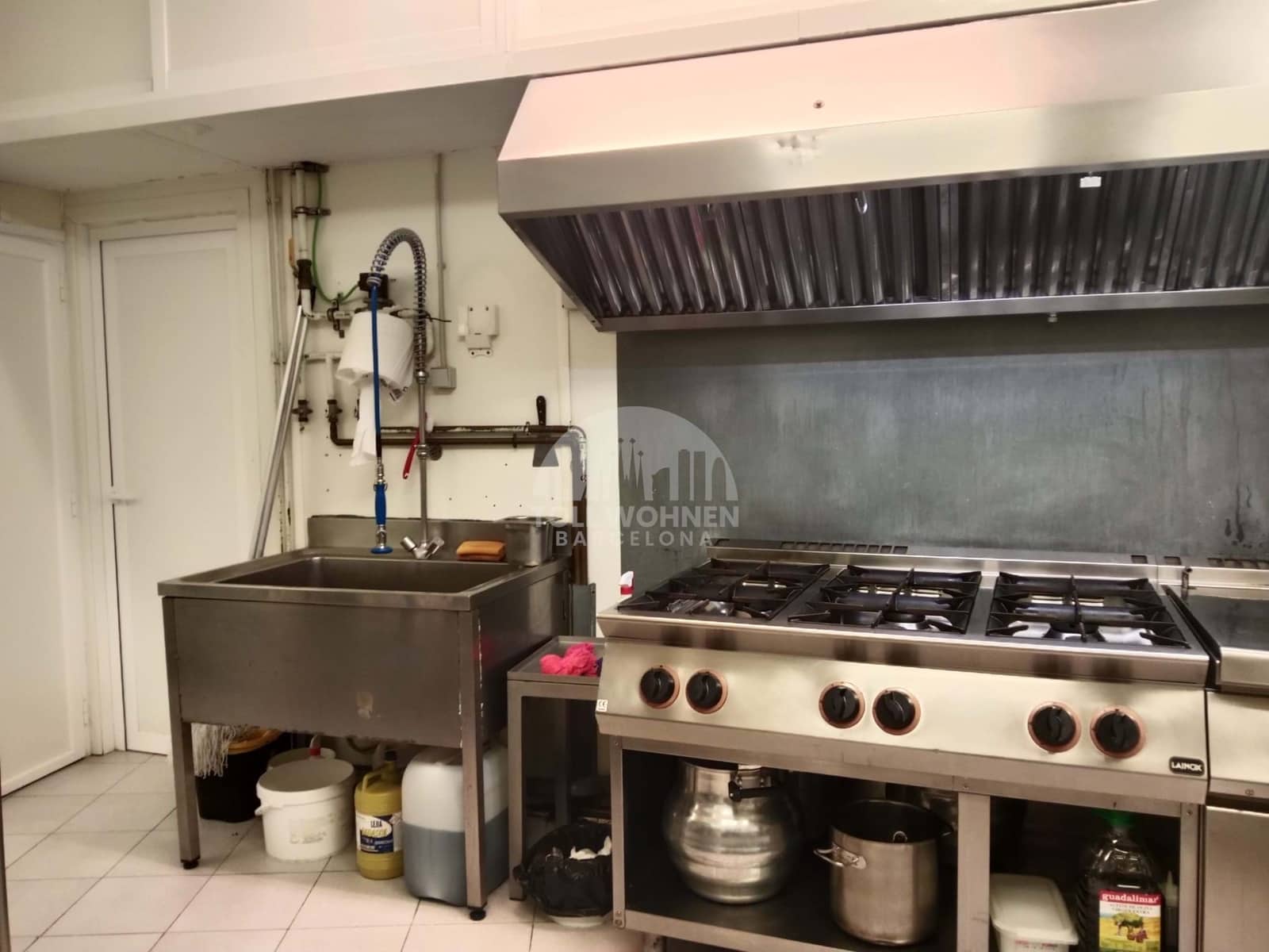 Erhverv til leje i Barcelona by - € 2.100 (Ref: 8614043)