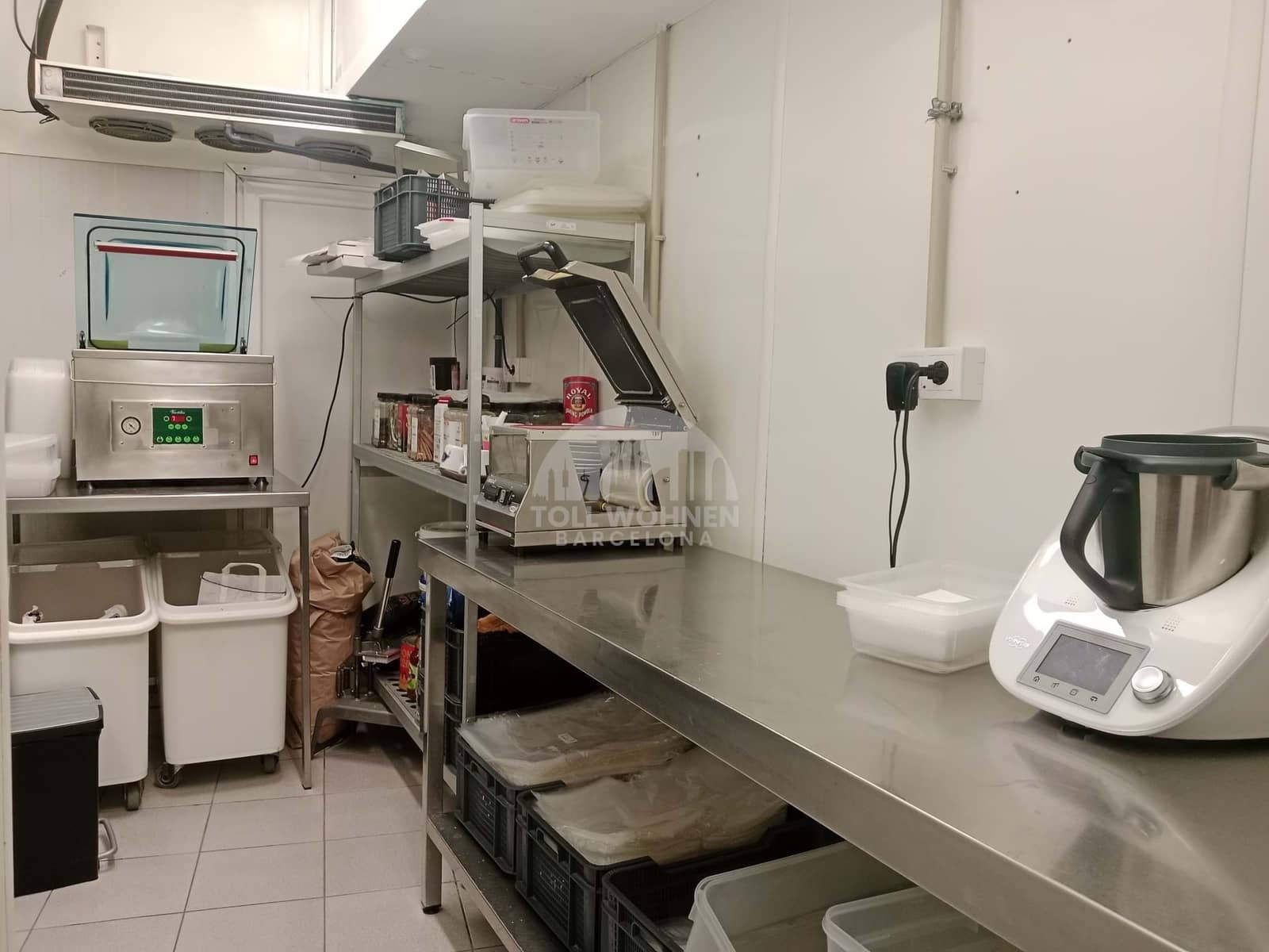 Erhverv til leje i Barcelona by - € 2.100 (Ref: 8614043)