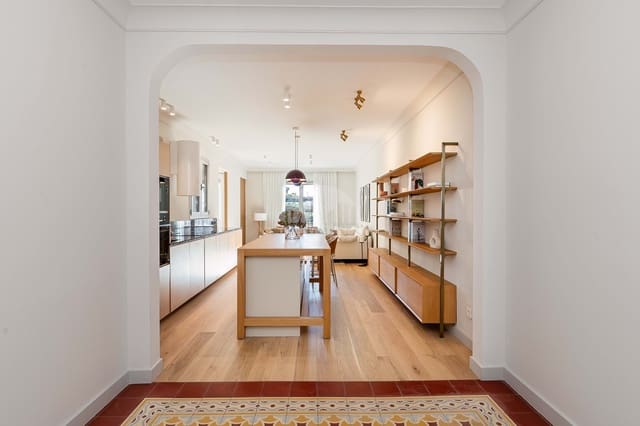 4 bedroom Apartment for sale in Barcelona city - € 1,090,000 (Ref: 8734715)