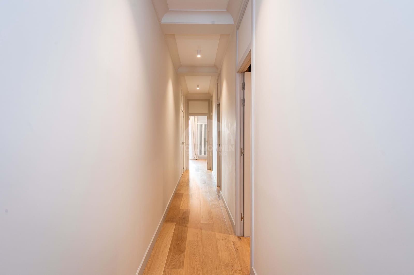 4 bedroom Apartment for sale in Barcelona city - € 1,090,000 (Ref: 8734715)