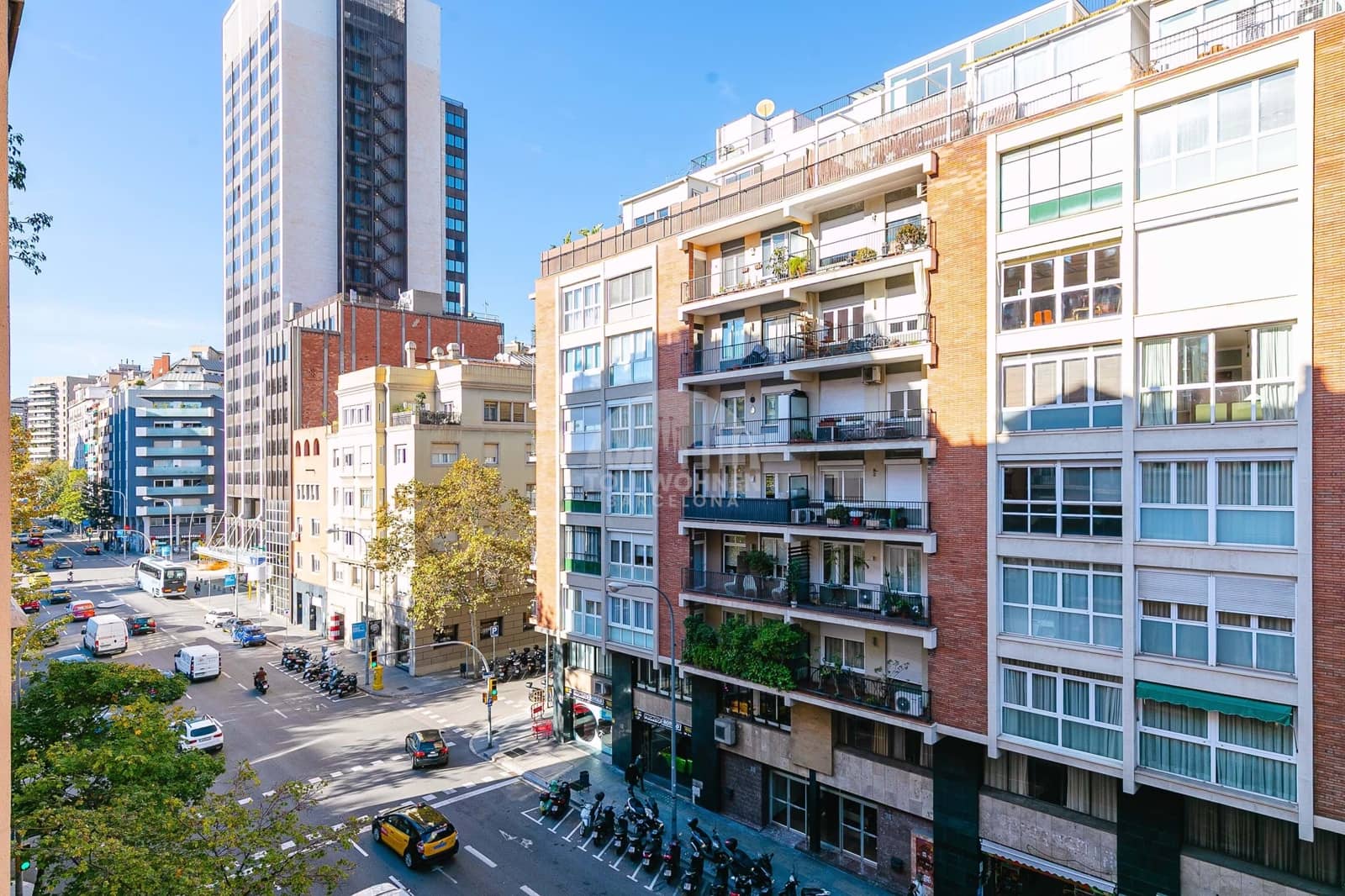 4 bedroom Apartment for sale in Barcelona city - € 1,090,000 (Ref: 8734715)