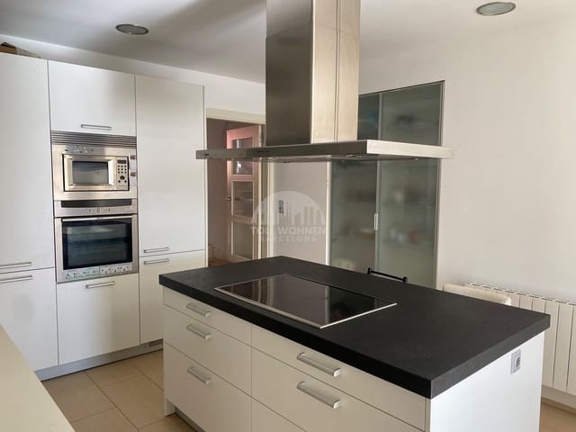 3 slaapkamer Huis te koop in Breda met zwembad - € 495.000 (Ref: 8807418)