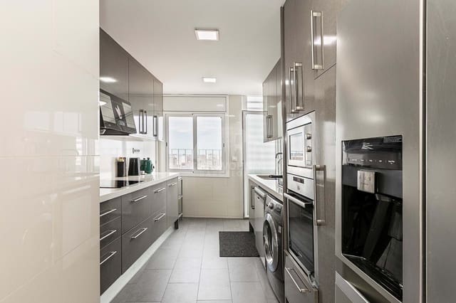 3 bedroom Apartment for sale in Barcelona city with pool - € 798,000 (Ref: 8829701)